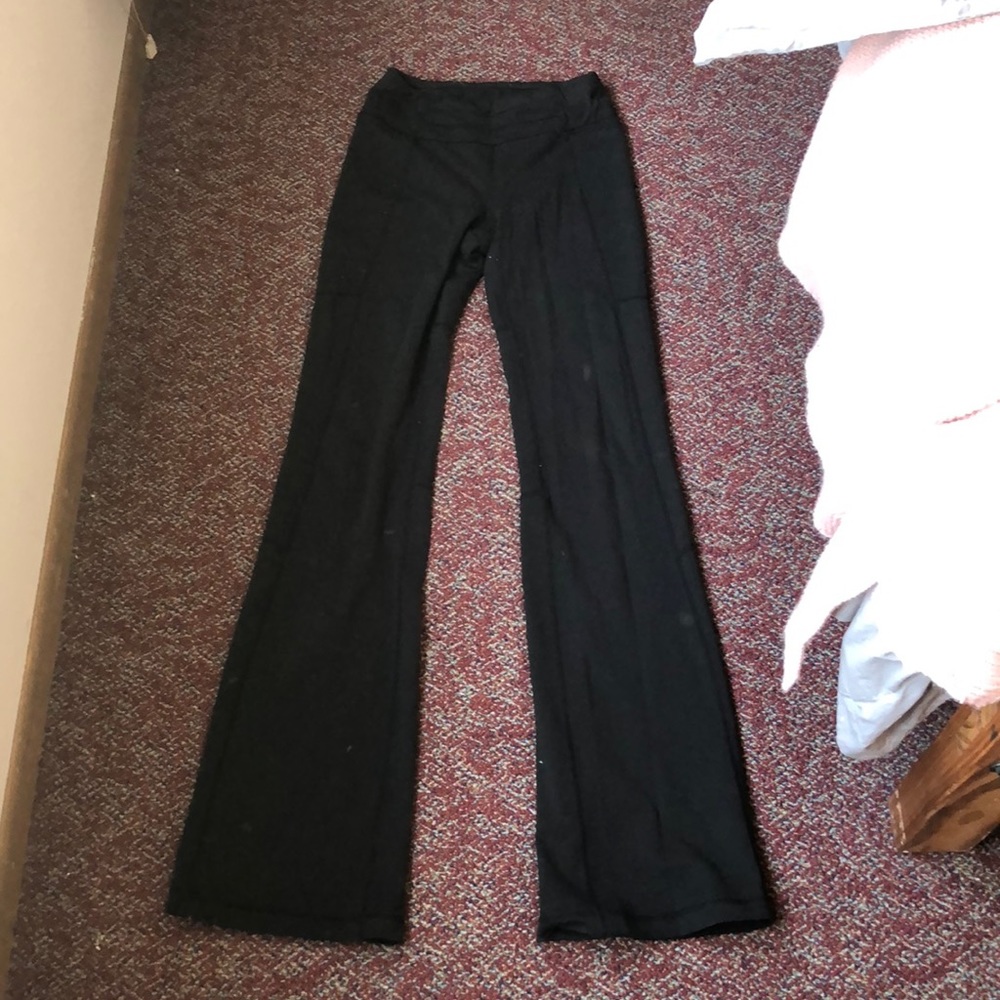 Lucy Slimming Yoga Pants